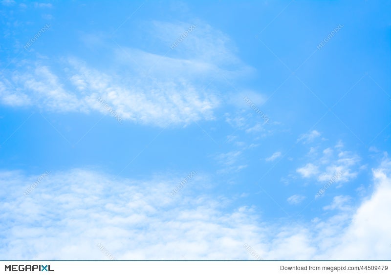 Bạn yêu thích không gian trời xanh và những đám mây trắng êm dịu? Hãy tìm kiếm những bức ảnh nền trời xanh mây trắng mờ để trang trí cho điện thoại hay máy tính của bạn nhé. Chúng sẽ mang đến cho bạn cảm giác thư thái và thanh bình.