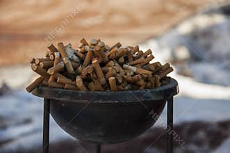 A heap of Cigarett buts in a bowl