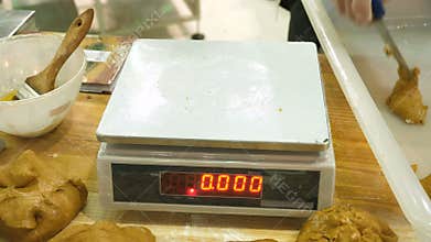 Weighing dough on electronic scales