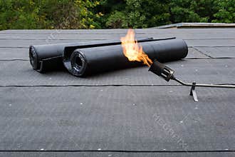 Heating and melting bitumen roofing felt Flat roof installation