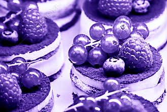 Cakes with cream and berries