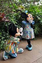 Mickey proposes to Minnie