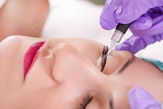 Enhancing Eyes: Professional Permanent Eyeliner Application