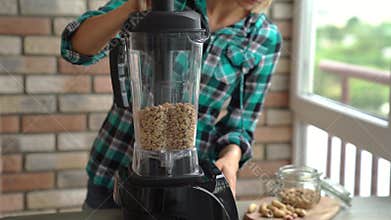 Preparation of homemade natural peanut butter