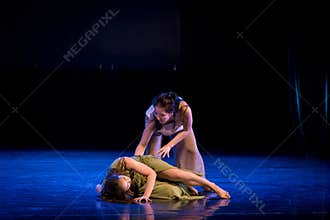 Do not want to fall asleep 1-Act 1: Sleeping-Modern Dance Dreamland