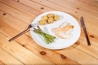 Bland healthy organic chicken dinner. Boring low calorie diet food.