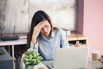 Young business people are suffering from headaches,Asian women S