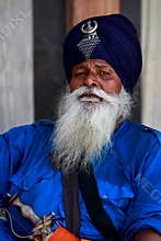 A Nihang Sikh is sitting in the premises of Gurudwara Bangla Sahib, New Delhi