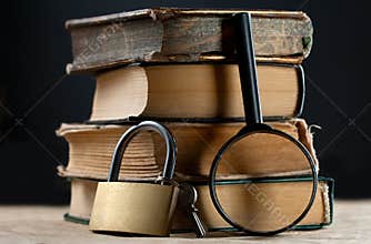 Books with keylock