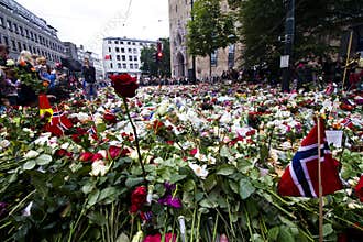 Flowers outside church in Oslo after terror 4