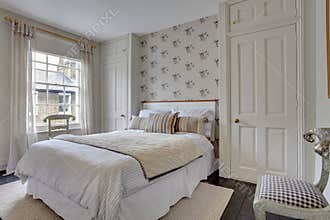 Traditional Bedroom Decor