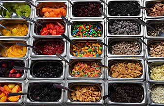 Frozen Yogurt with Toppings