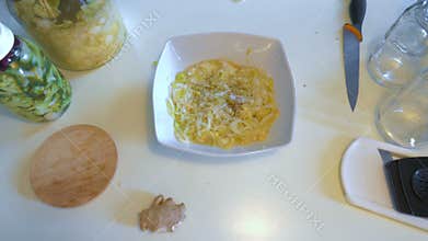 Time lapse of the preparation of a leak chucrut with pear and ginger.