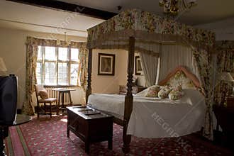 Four poster bedroom