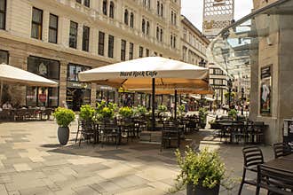 Budapest, Deák Ferenc u. 3-5, 1051. Dynamic rock and roll theme store serving burgers and classic American food.