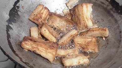 Fried cassava is in a pan waiting to be cooked.
