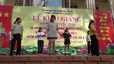 Vietnamese schoolgirls are practicing performing arts to prepare for the opening day of the new school year