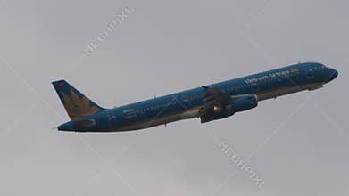 Vietnam Airlines Airbus A321 takeoff