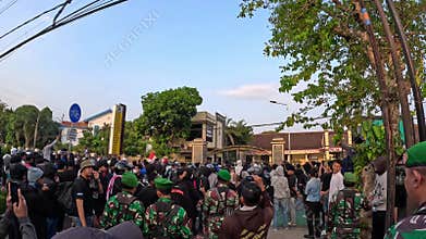 Indonesian rioted and demonstrated to demand higher allowances in the House of Representatives (DPR)