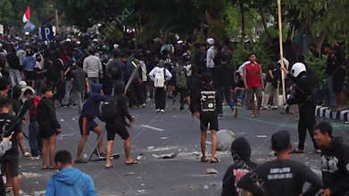 Indonesian rioted and demonstrated to demand higher allowances in the House of Representatives (DPR)