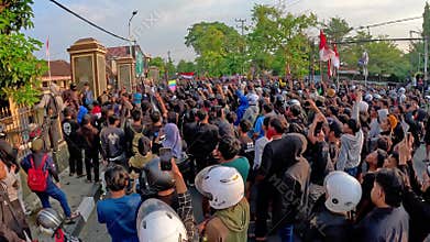 Indonesian rioted and demonstrated to demand higher allowances in the House of Representatives (DPR)