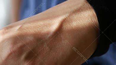 closeup of aloe vera jel on hand