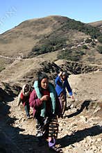 Women porter parade on a Himalayan trail