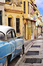 Colorful Havana facades and oldtimer