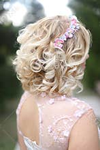 Tender bridal blonde hairdo.