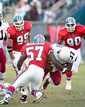 Larry Centers #37 runs into Allen Aldridge #57