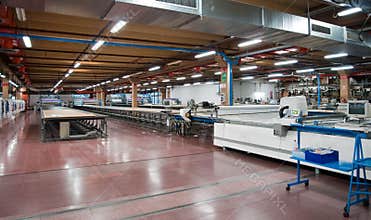 Clothing factory - Automatically cutting textile
