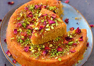 Rose and pistachio vegan Cake