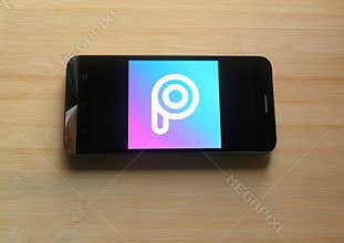 PicsArt Photo Studio app