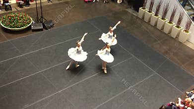 Three ballet dancers performance on Northpark Dallas 2017