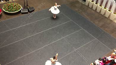 Ballet dancers performance on Northpark Dallas 2017