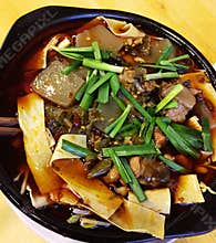 Spicy duck blood rice noodle