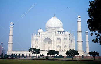 Enchanting beauty of Taj Mahal