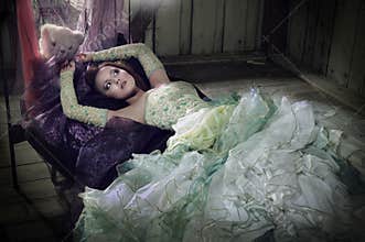 Beautifull women lying in the bed