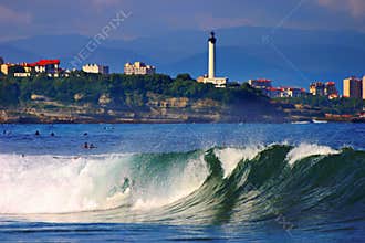 Wave and Biarritz
