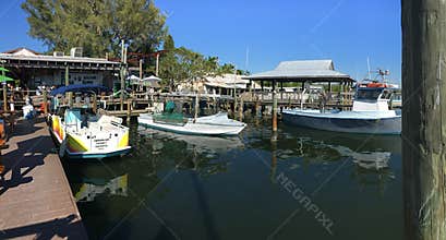Boats docked at the Star Fish Company dockside eatery in Sarasota FL
