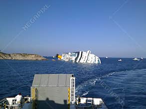 Sinking cruise ship Costa Concordia