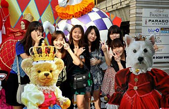 Bangkok, Thailand: Korean Girls at Siam Paragon