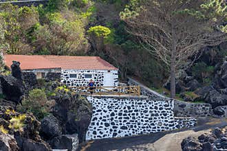 picnic and leisure area in the port of Portinhos, natural pools, lava tunnels and rock formations in the parish of Urzelina.