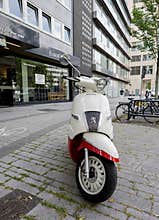 Front view Peugeot Django