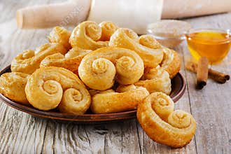 Curls puff pastry