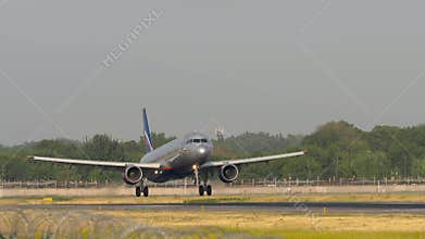 Aeroflot Airbus A321 approaching landing