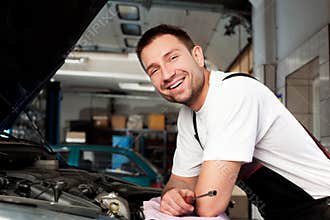 Auto mechanic based on car