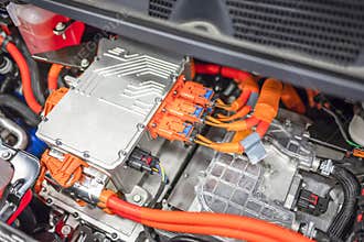 Distribution block of an electric car engine
