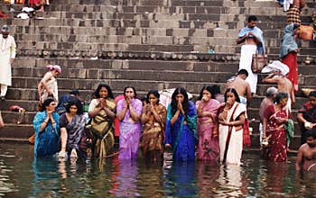 Hindus washing away their sins