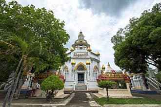 Wat Phai Rong Wua is a famous and famous landmark as well as a tourist attraction in Suphan Buri